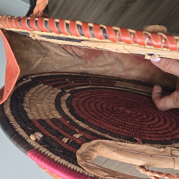 Burkina Faso Handmade Leather African Style Shoulder Bag - Picture 7 of 9